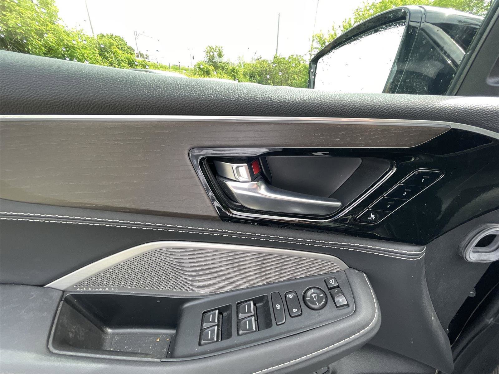 Used 2023 Acura MDX SH-AWD w/ Advance Package image 12