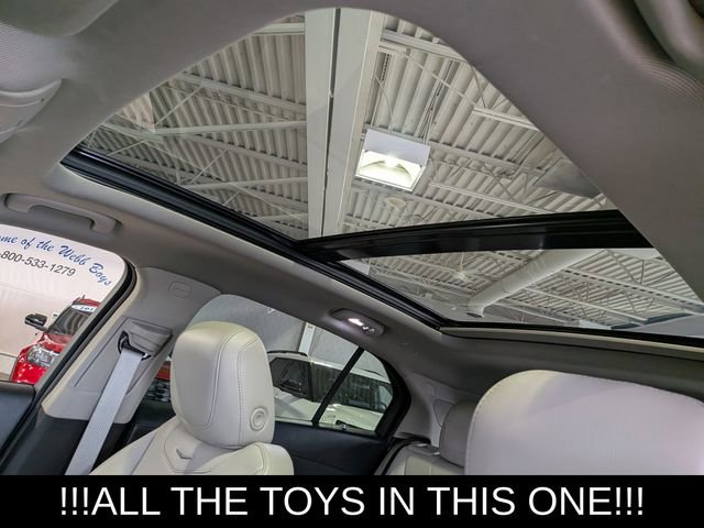 Used 2023 Cadillac XT4 Luxury w/ Cold Weather Package AWD/4WD image 15