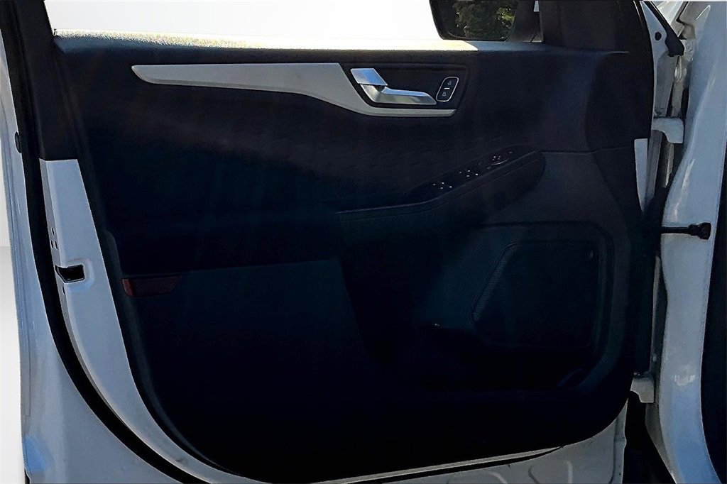 Used 2020 Ford Escape SE image 20