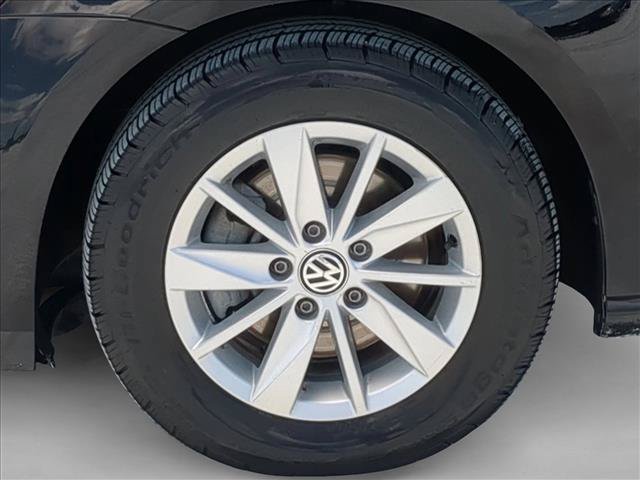 Used 2017 Volkswagen Golf S FWD image 19