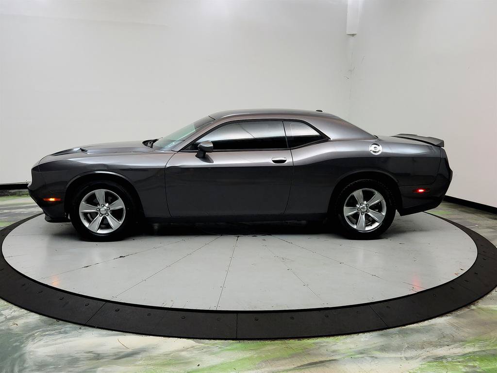 Used 2020 Dodge Challenger SXT RWD image 8