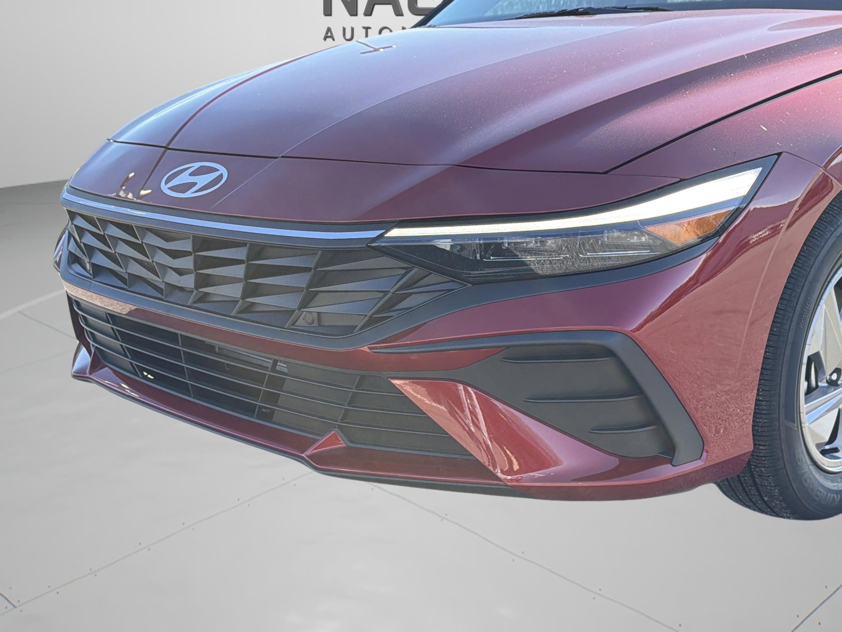 Used 2025 Hyundai Elantra SE image 28