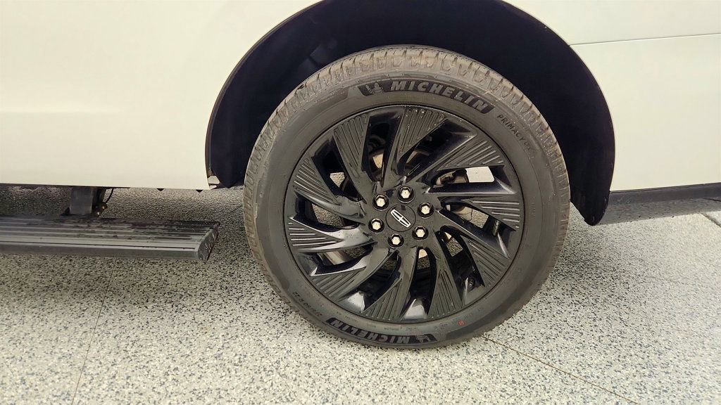 Used 2025 Lincoln Navigator Reserve w/ Jet Appearance Package image 9