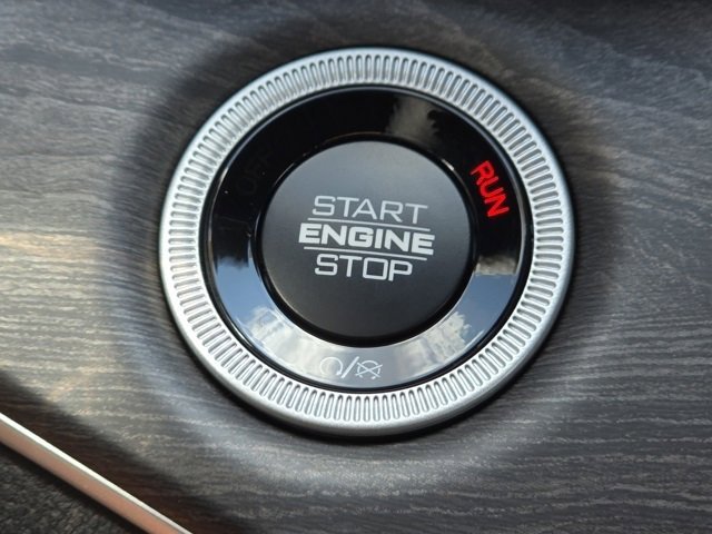 Used 2025 Jeep Grand Cherokee L Limited image 16