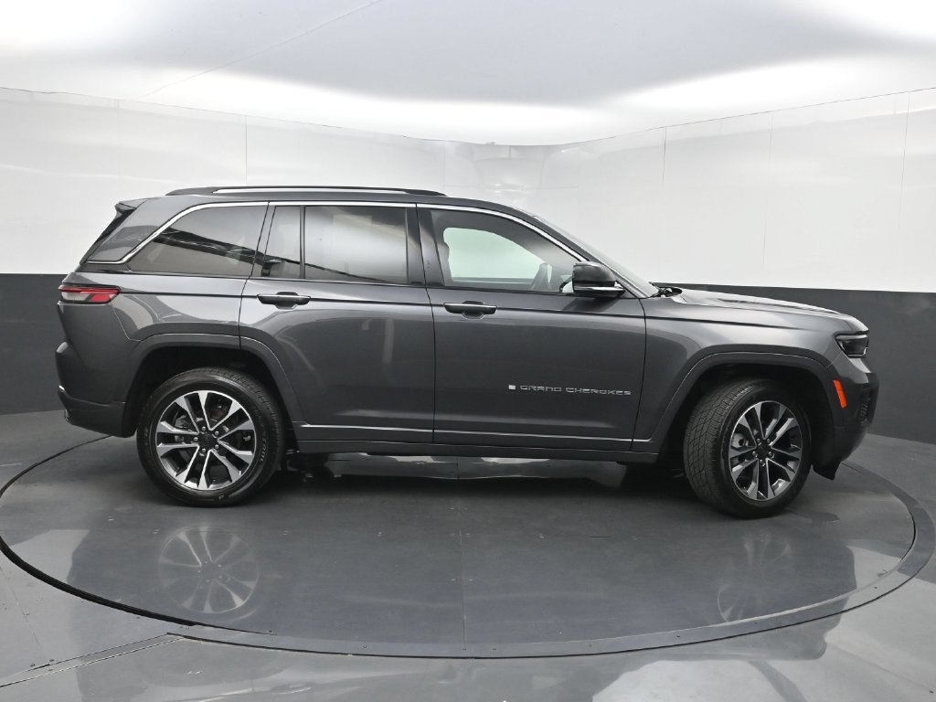 Used 2022 Jeep Grand Cherokee Overland w/ Luxury Tech Group IV RWD image 49