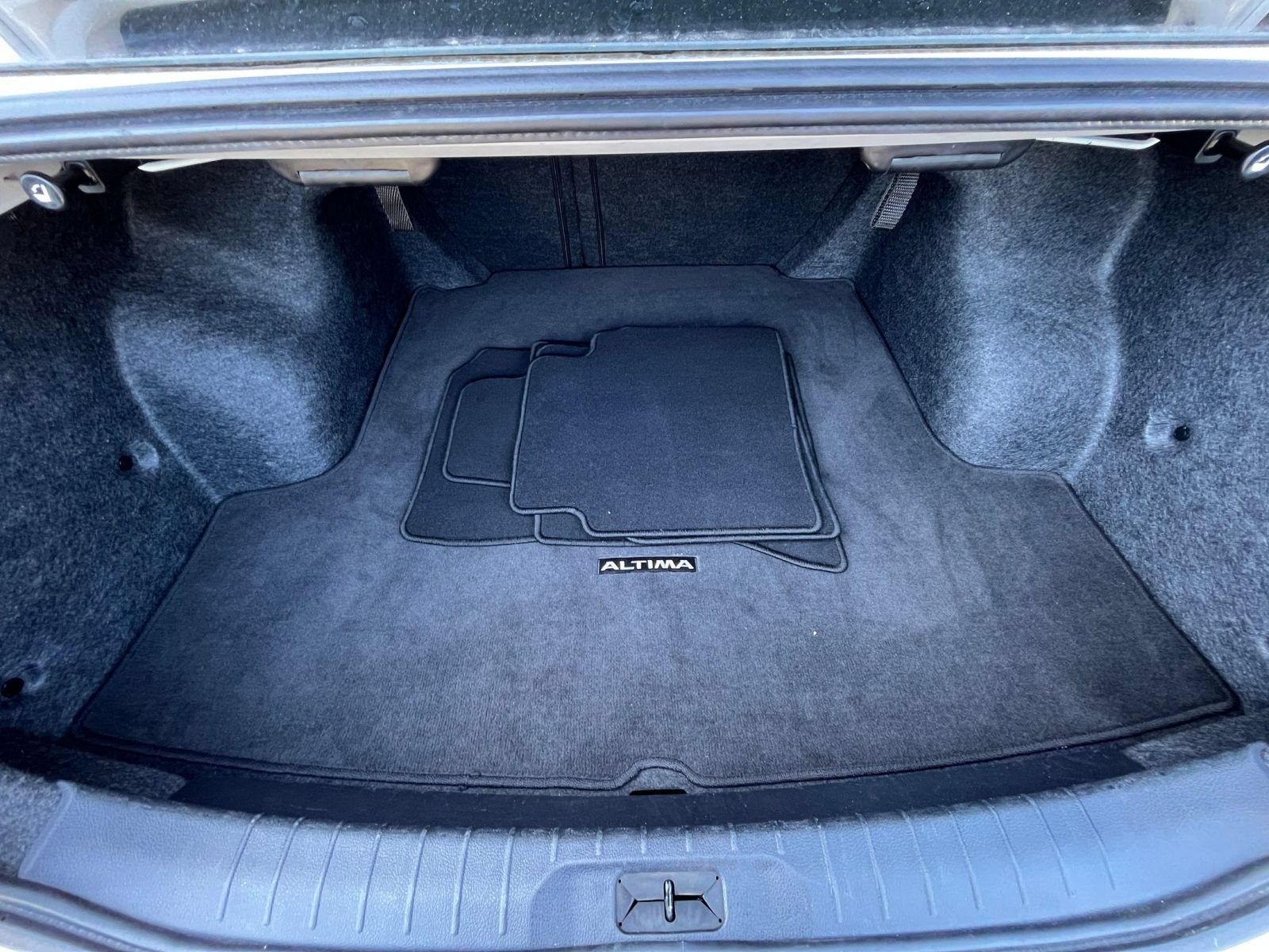 Used 2025 Nissan Altima 2.5 SV FWD image 27