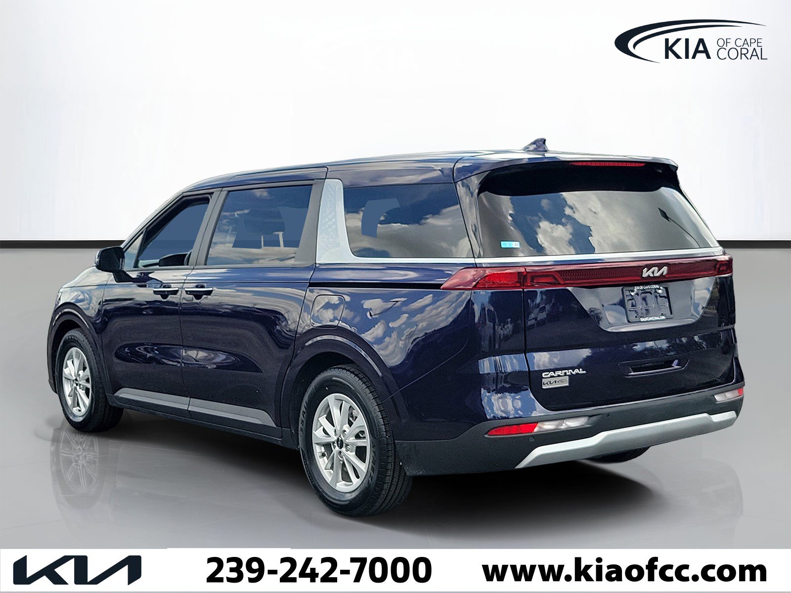 Certified 2023 Kia Carnival LX FWD image 4