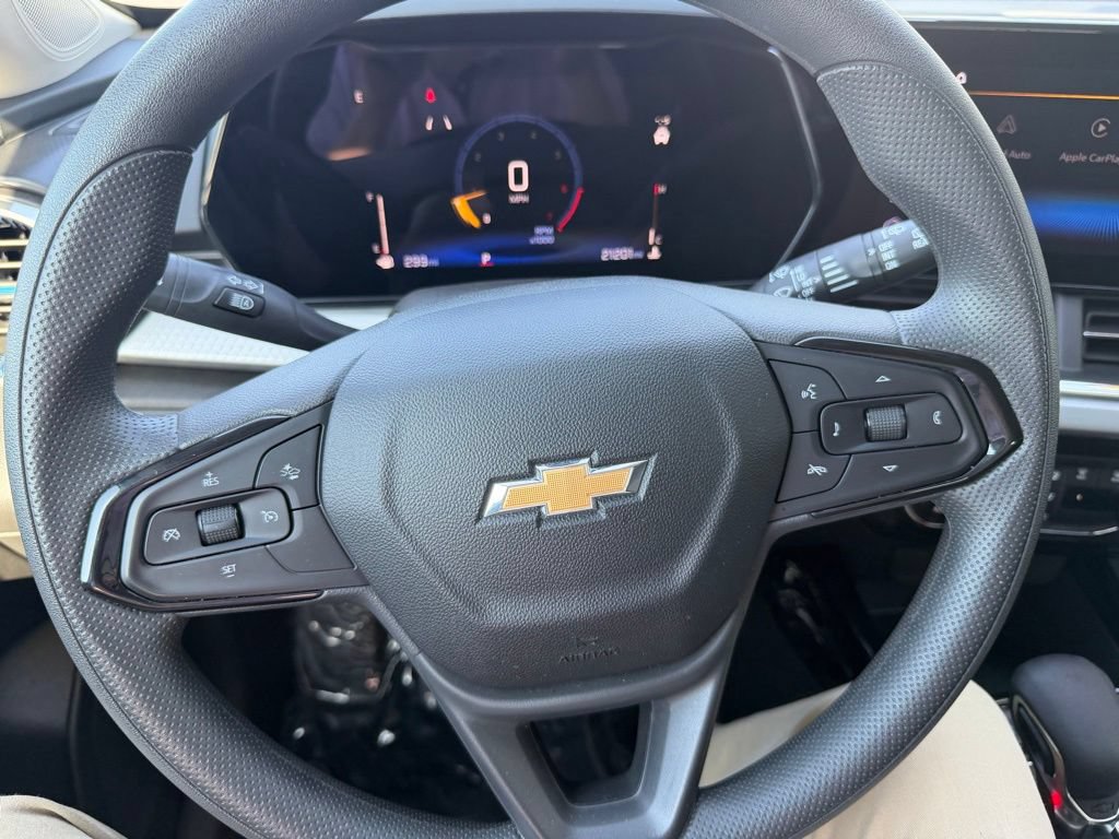 Used 2025 Chevrolet Trax LT FWD image 17