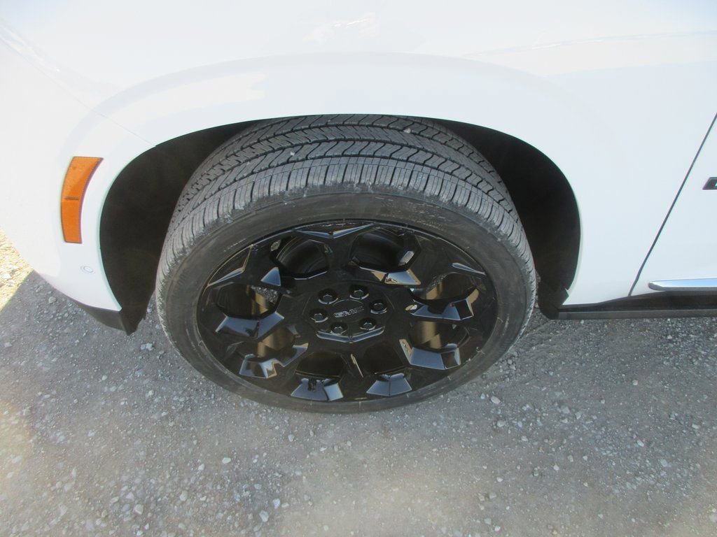 New 2026 GMC Yukon XL Denali w/ Denali Reserve Package image 11