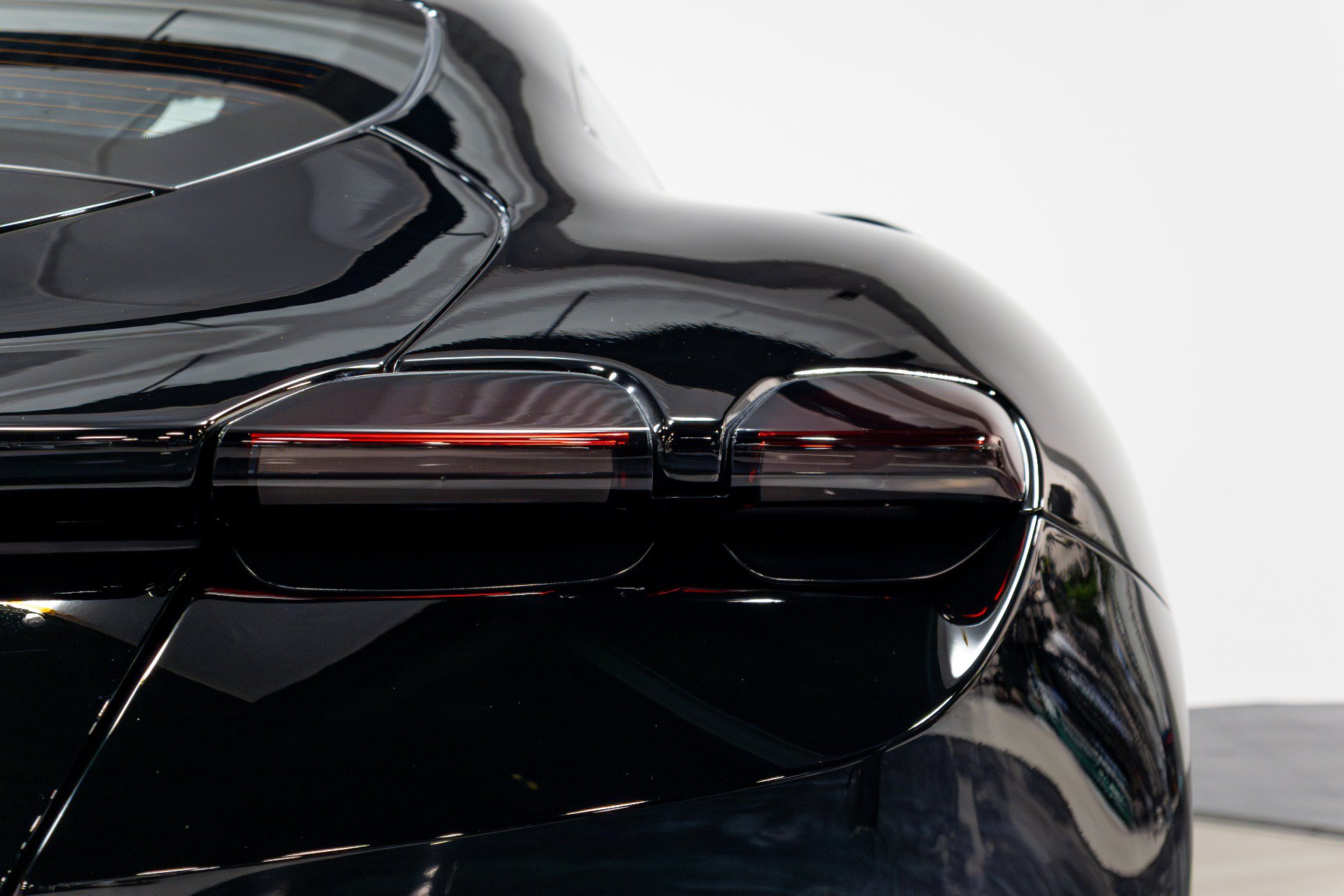 Used 2022 Ferrari Roma RWD image 57
