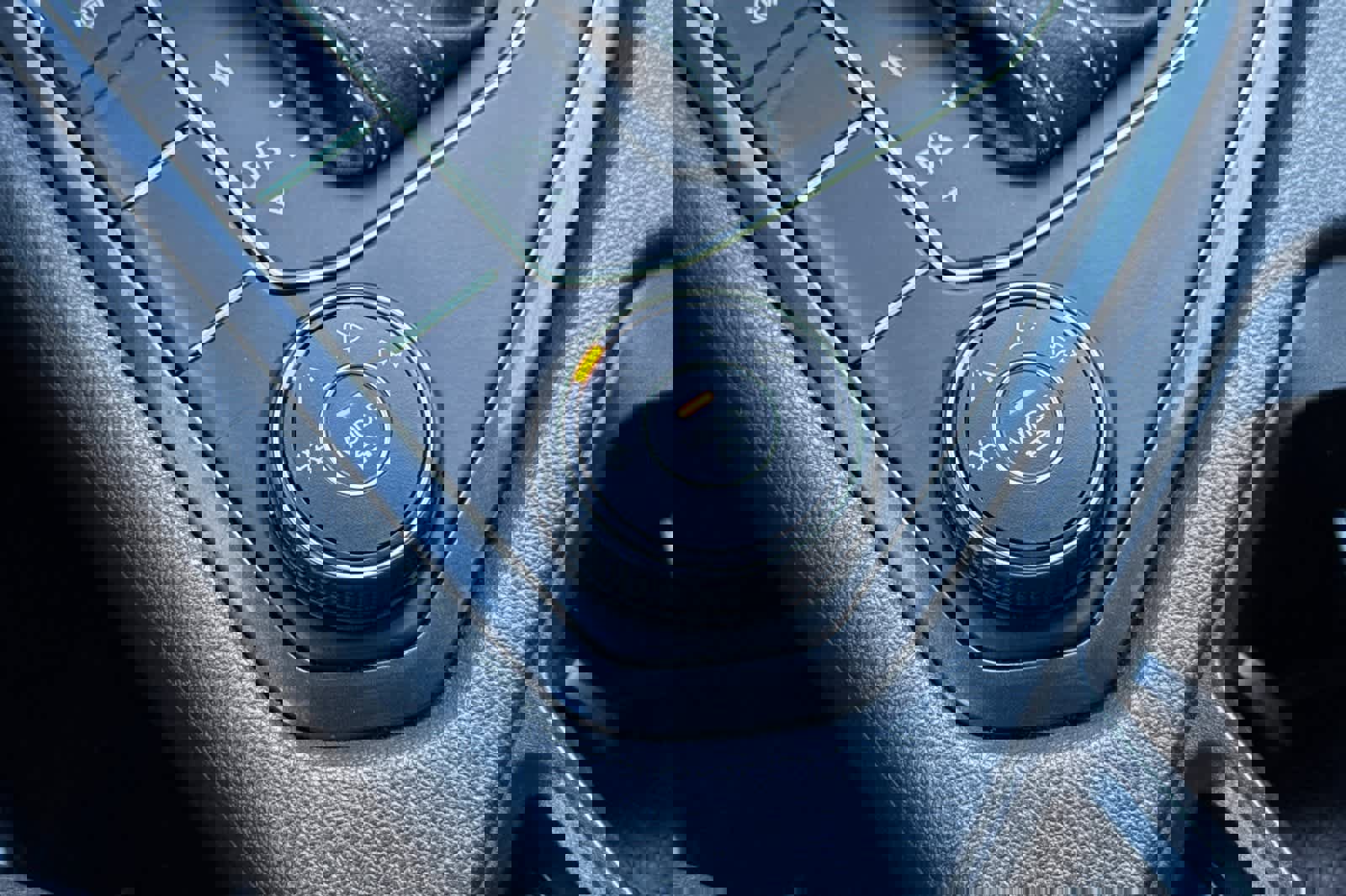 Used 2021 Volkswagen Tiguan SE image 33