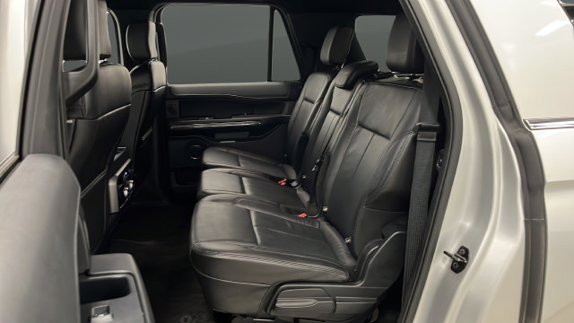 Used 2018 Ford Expedition Max XLT w/ Equipment Group 202A AWD/4WD image 23