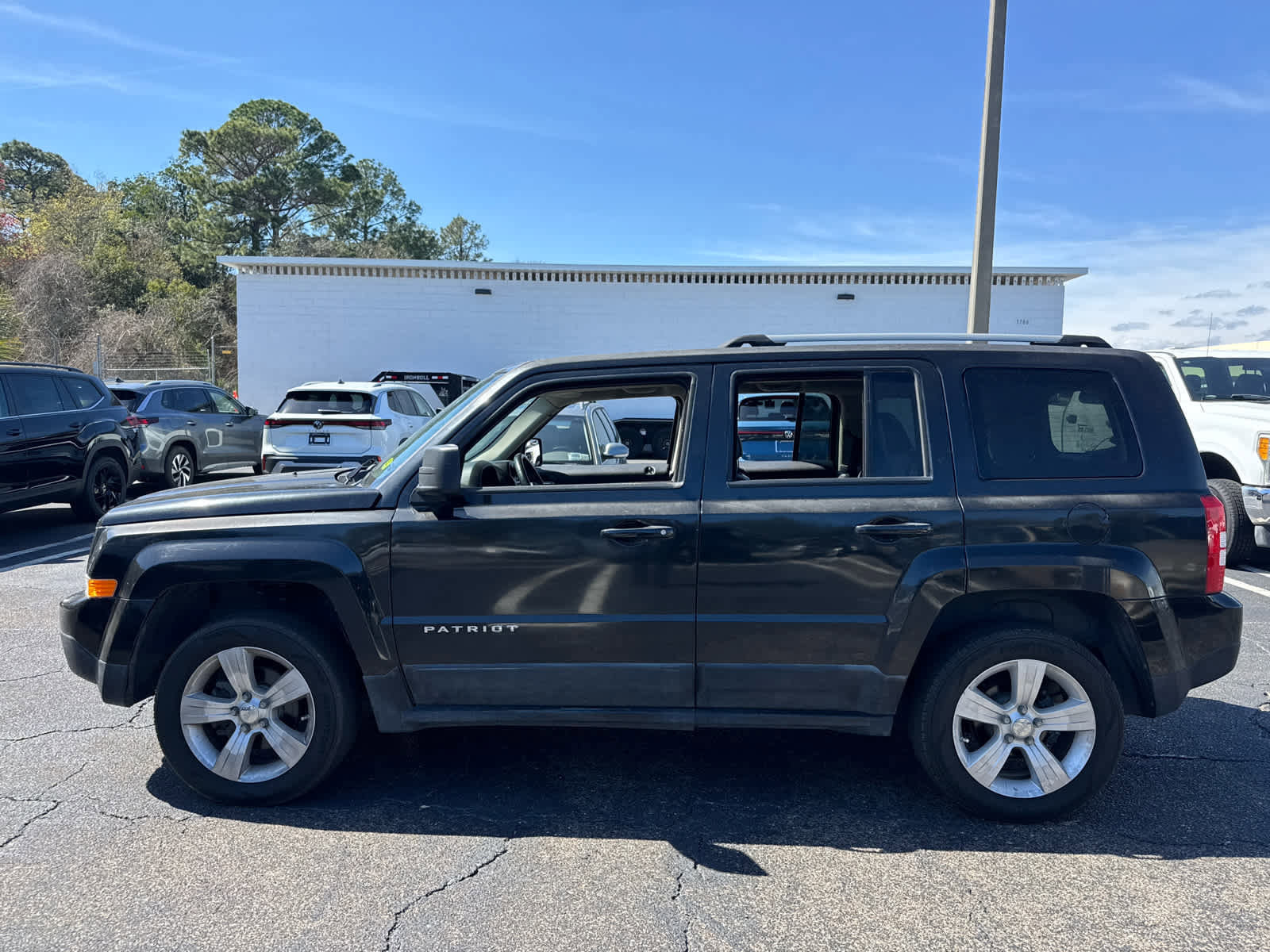 Used 2011 Jeep Patriot Latitude FWD image 13