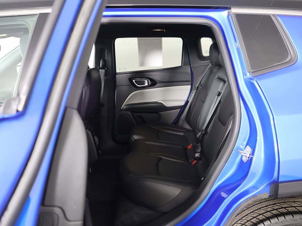 Used 2023 Jeep Compass Limited image 31