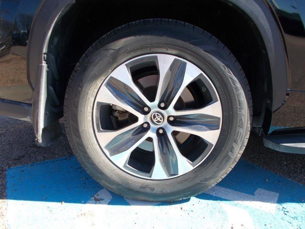 Used 2021 Toyota Highlander XLE image 7