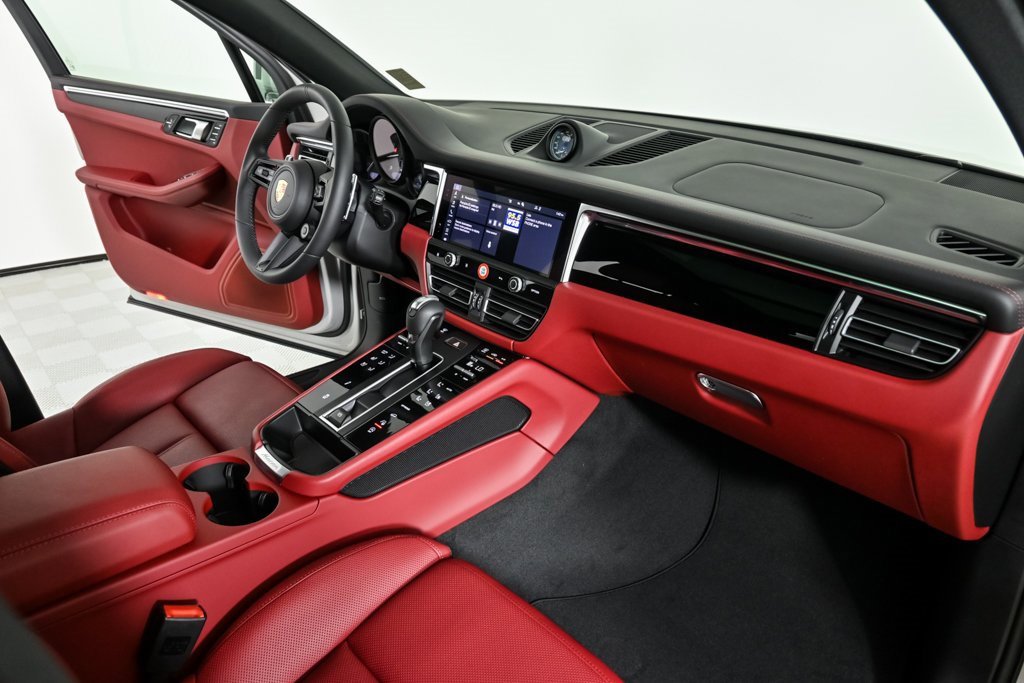 New 2026 Porsche Macan image 24