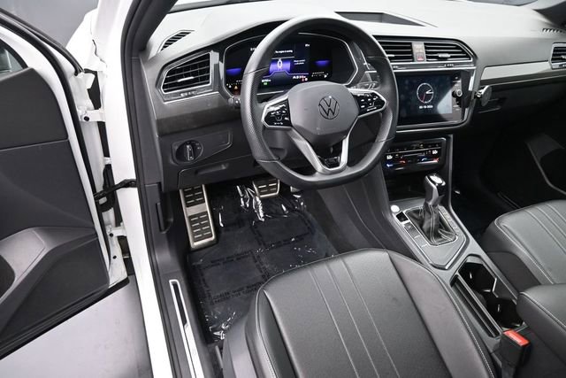 Used 2023 Volkswagen Tiguan SE R-Line FWD image 15