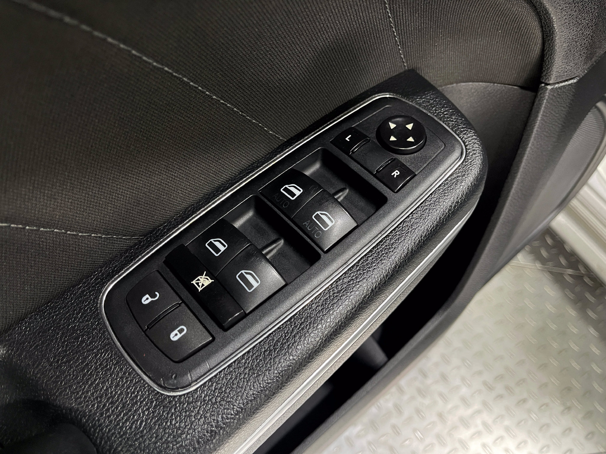 Used 2016 Dodge Charger R/T w/ Navigation & Travel Group RWD image 15
