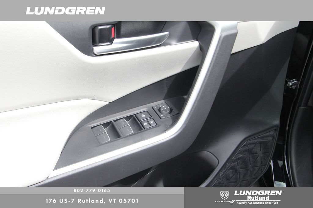 Used 2025 Toyota RAV4 XLE w/ Convenience Package AWD/4WD image 18