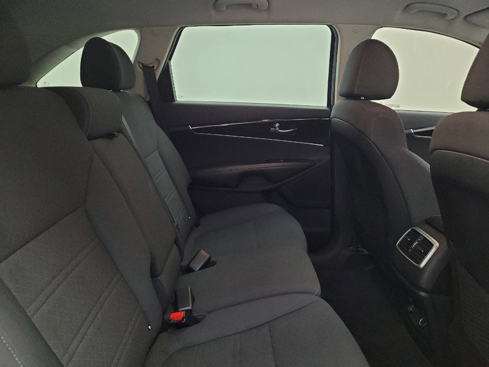 Used 2019 Kia Sorento FWD image 19