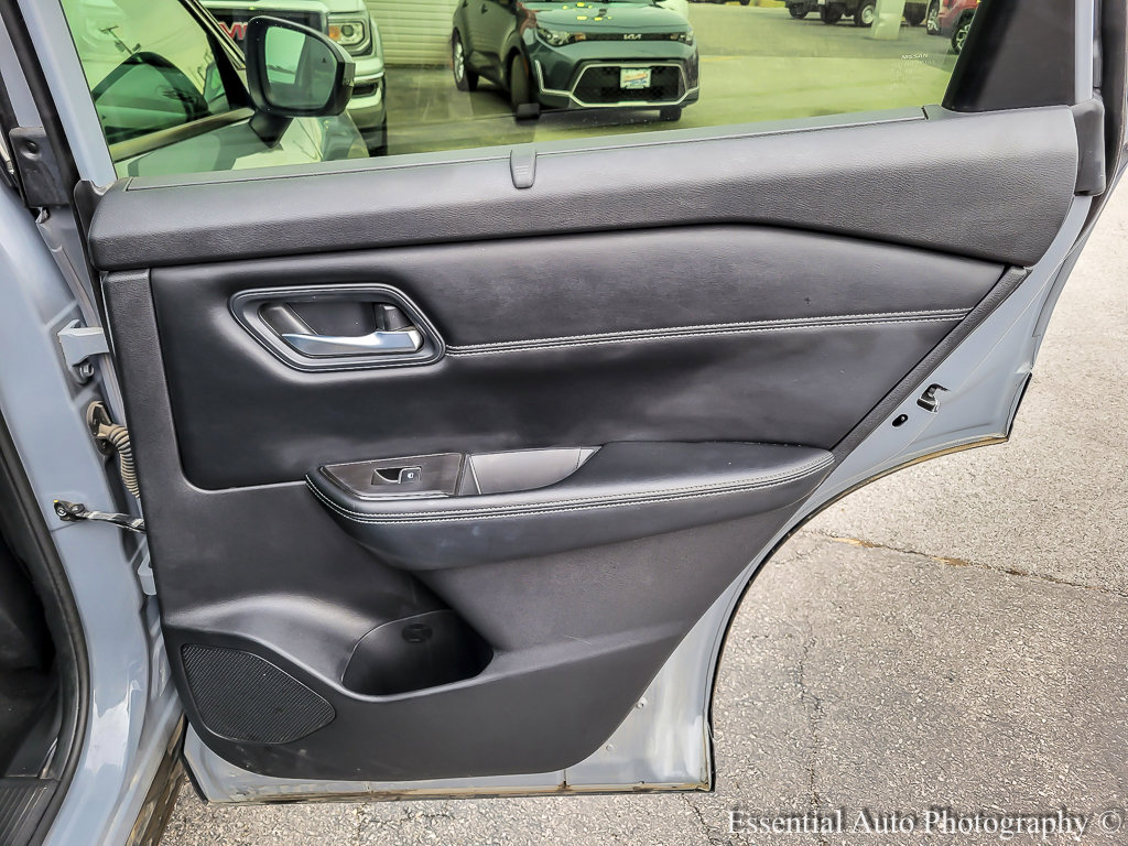 Used 2025 Nissan Rogue SL w/ Tech Package image 33