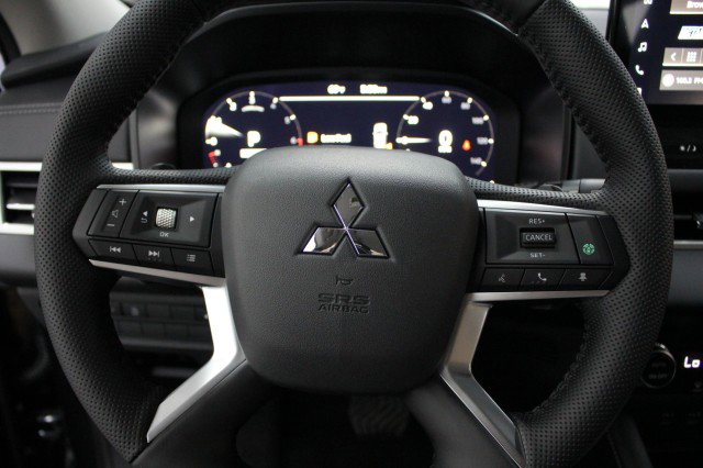 New 2026 Mitsubishi Outlander SE image 8