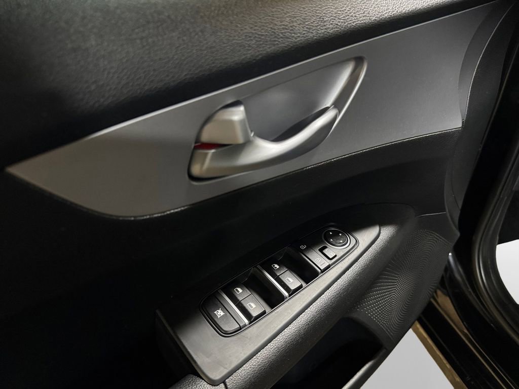 Certified 2023 Kia Forte LXS w/ LXS Technology Package image 14