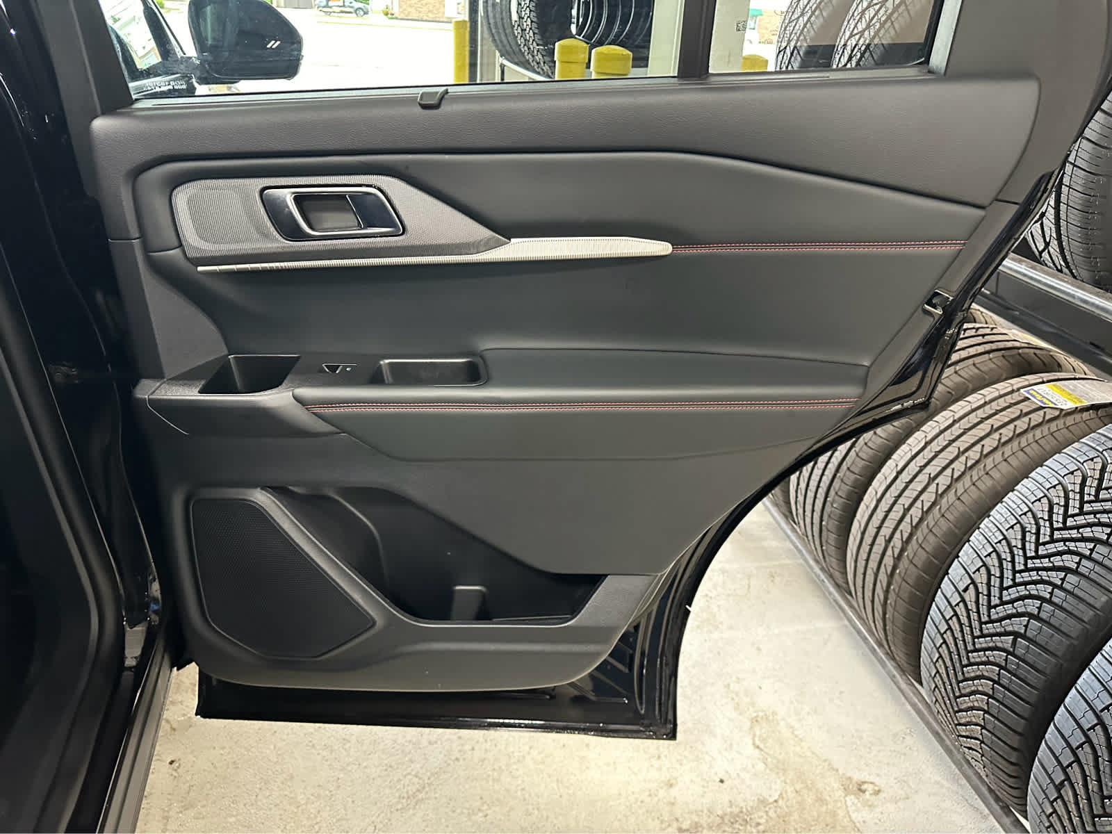 Used 2025 Ford Explorer ST-Line w/ Premium Package AWD/4WD image 37