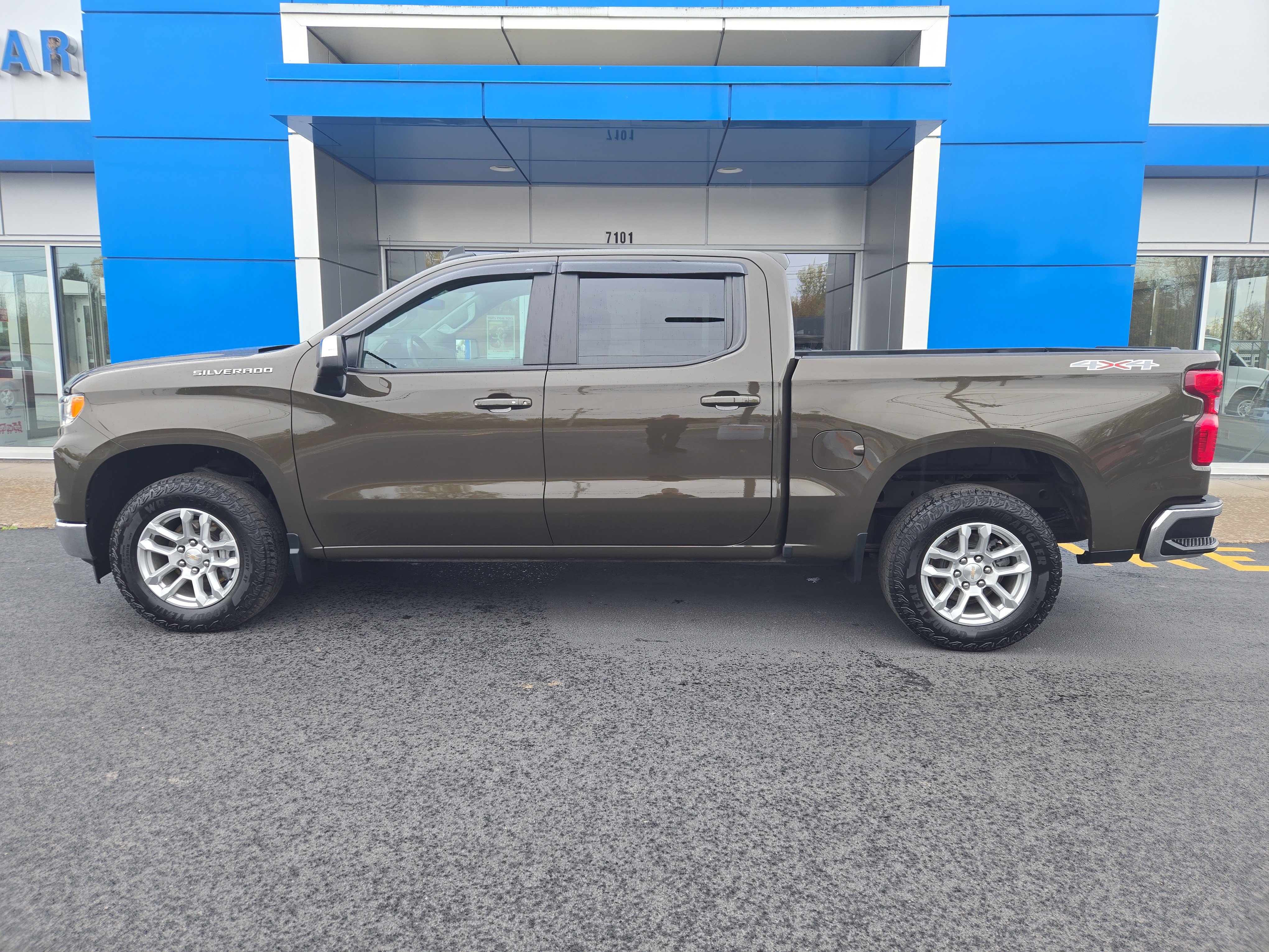 Certified 2023 Chevrolet Silverado 1500 LT image 2