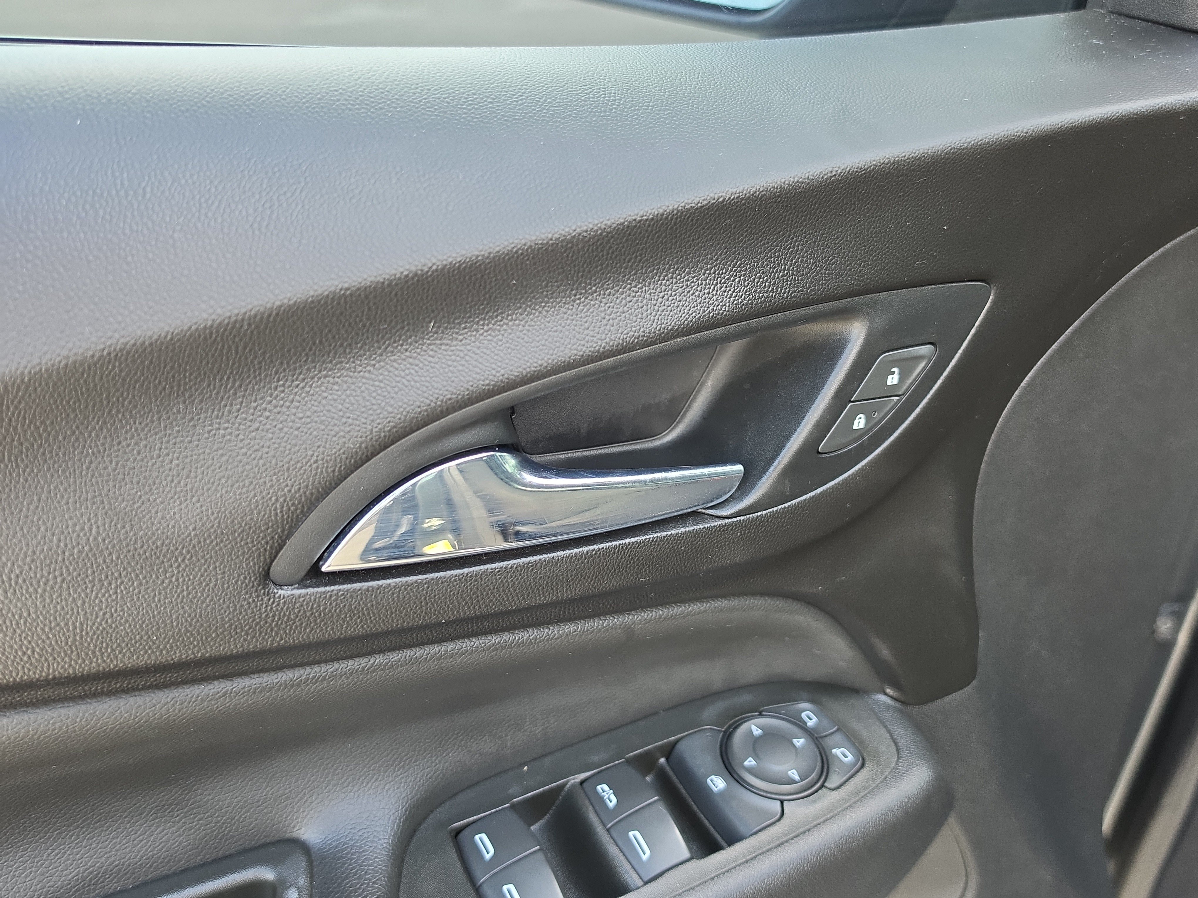 Used 2021 Chevrolet Equinox LT FWD image 19