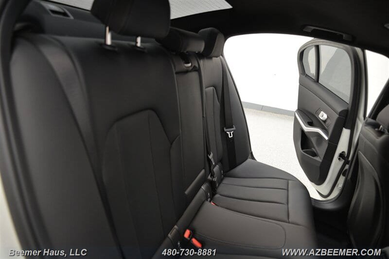 Used 2026 BMW 330i Sedan w/ Convenience Package RWD image 27