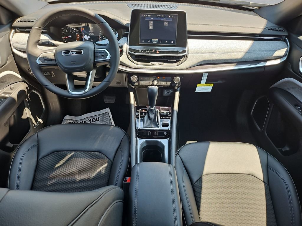 New 2025 Jeep Compass Latitude image 10