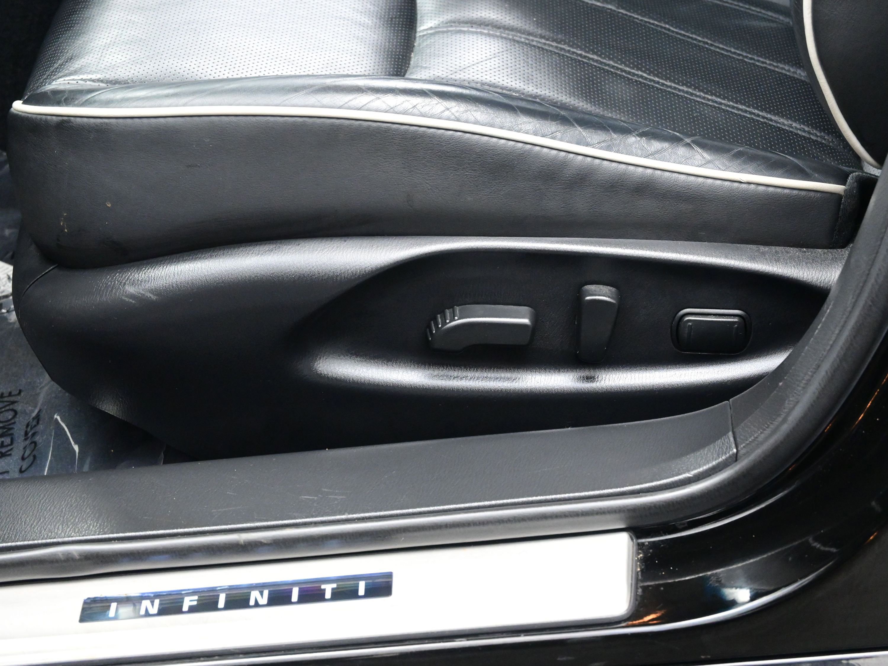 Used 2018 INFINITI Q70 Luxe image 11