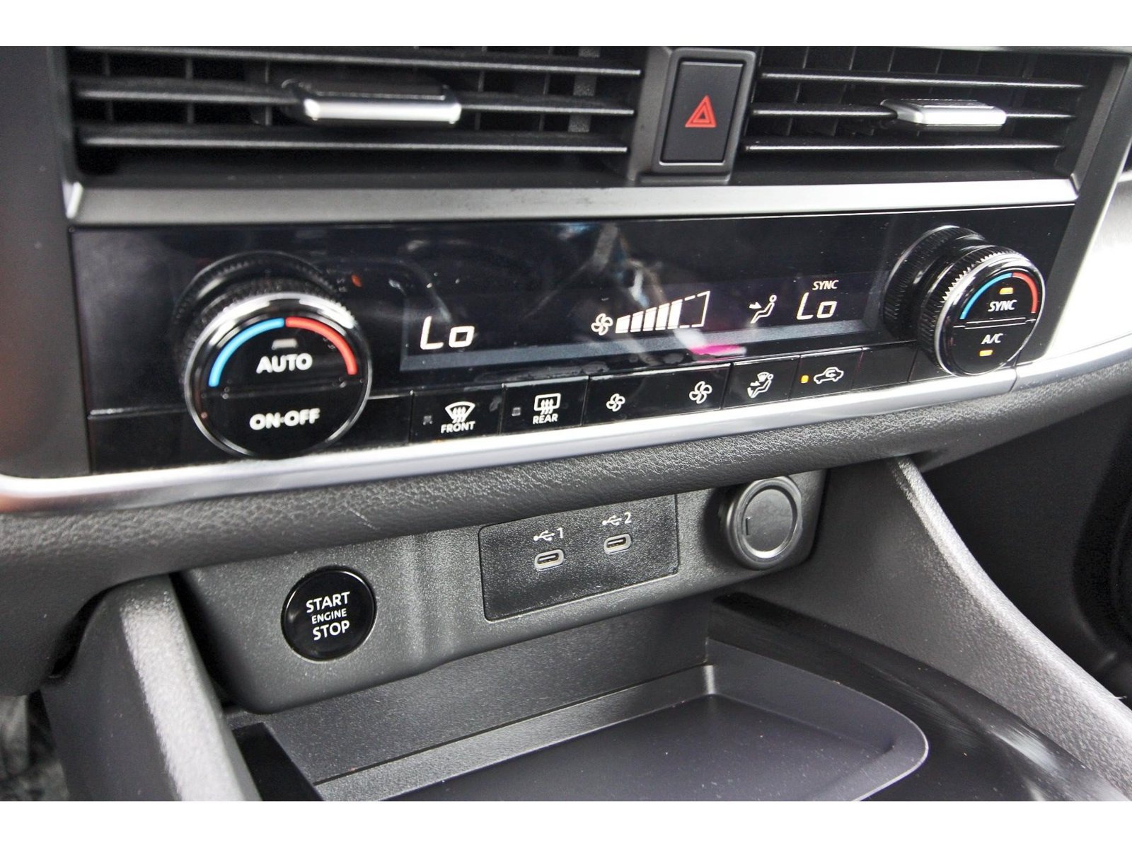 Used 2024 Nissan Rogue SV FWD image 27