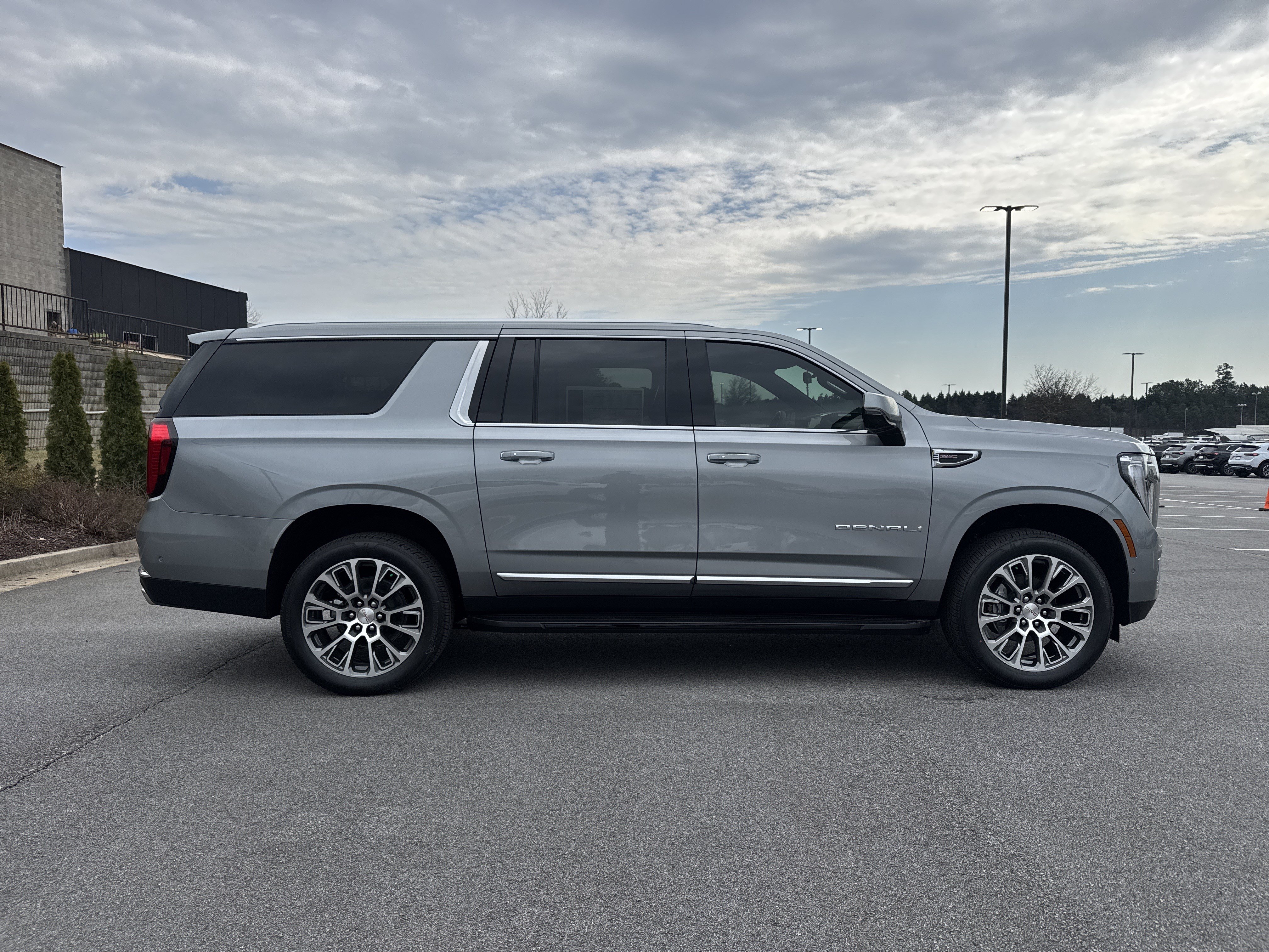 New 2026 GMC Yukon XL Denali w/ Advanced Technology Package AWD/4WD image 11