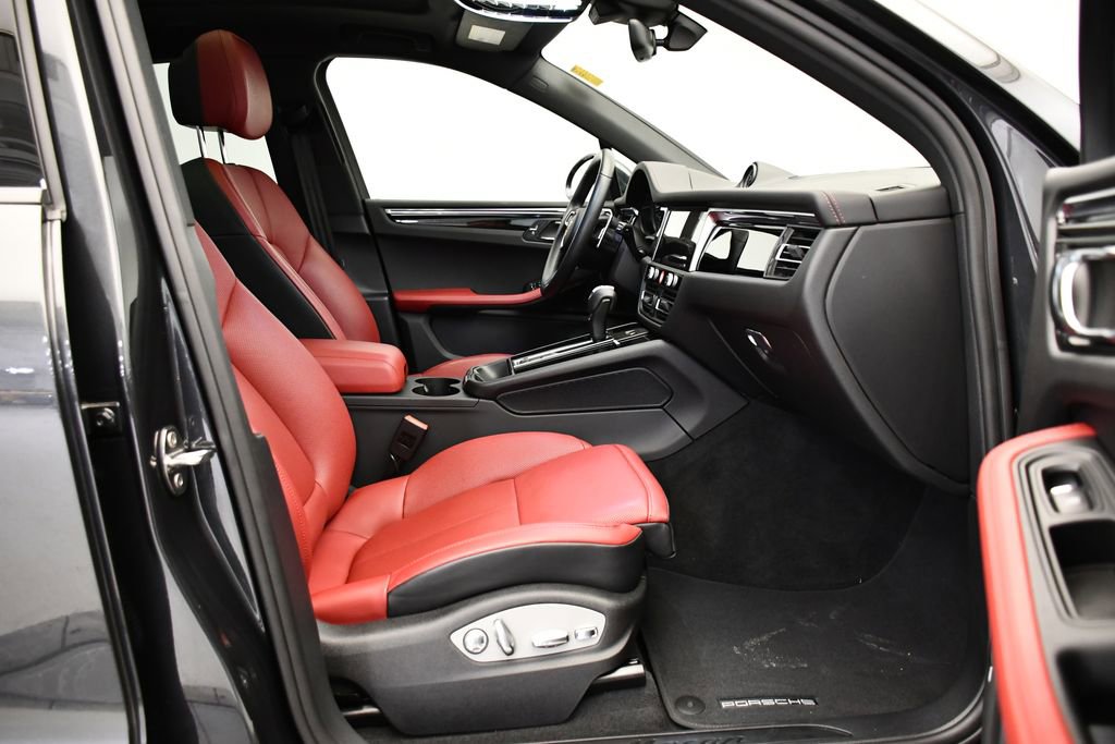 Certified 2025 Porsche Macan image 50
