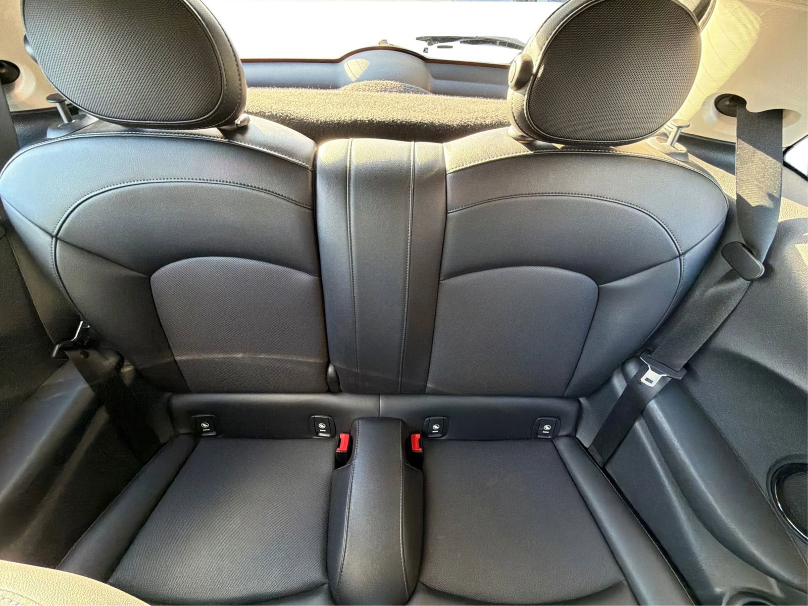 Used 2018 MINI Cooper 2-Door Hardtop w/ Signature Line Package image 15