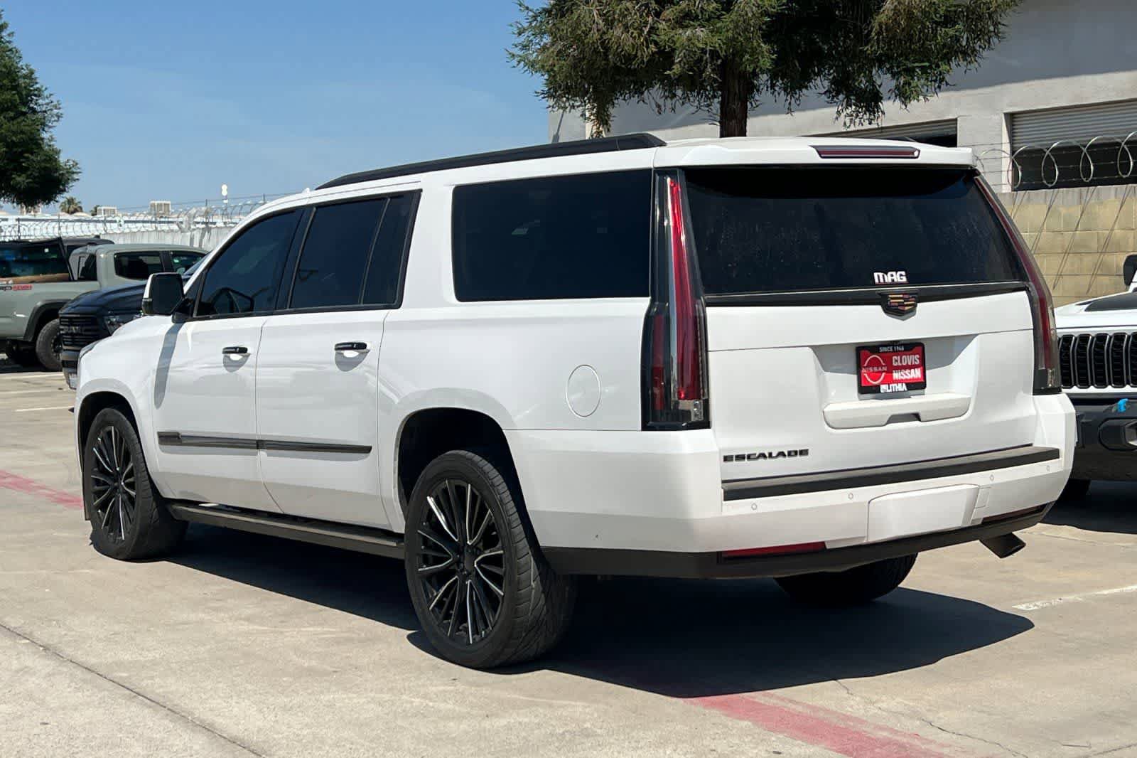 Used 2016 Cadillac Escalade ESV Platinum AWD/4WD image 7