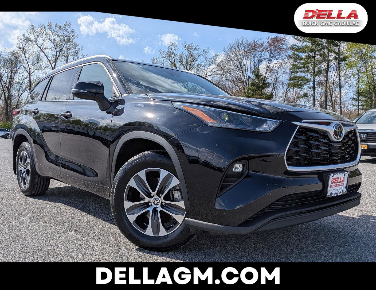 Used 2022 Toyota Highlander XLE AWD/4WD image 1
