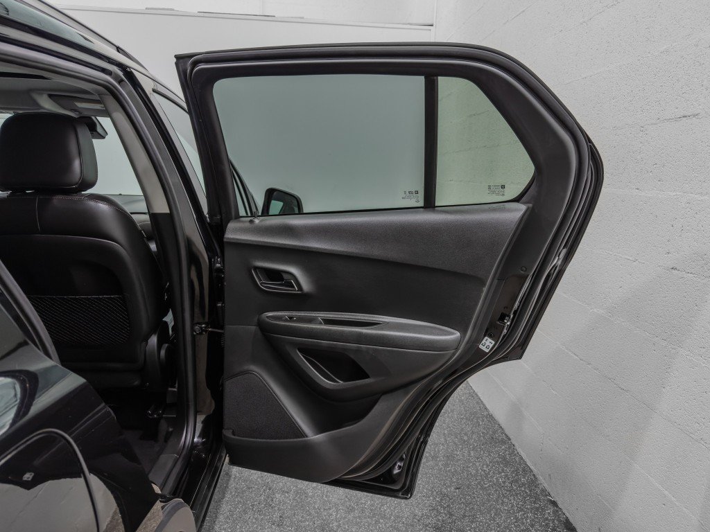 Used 2020 Chevrolet Trax Premier FWD image 18
