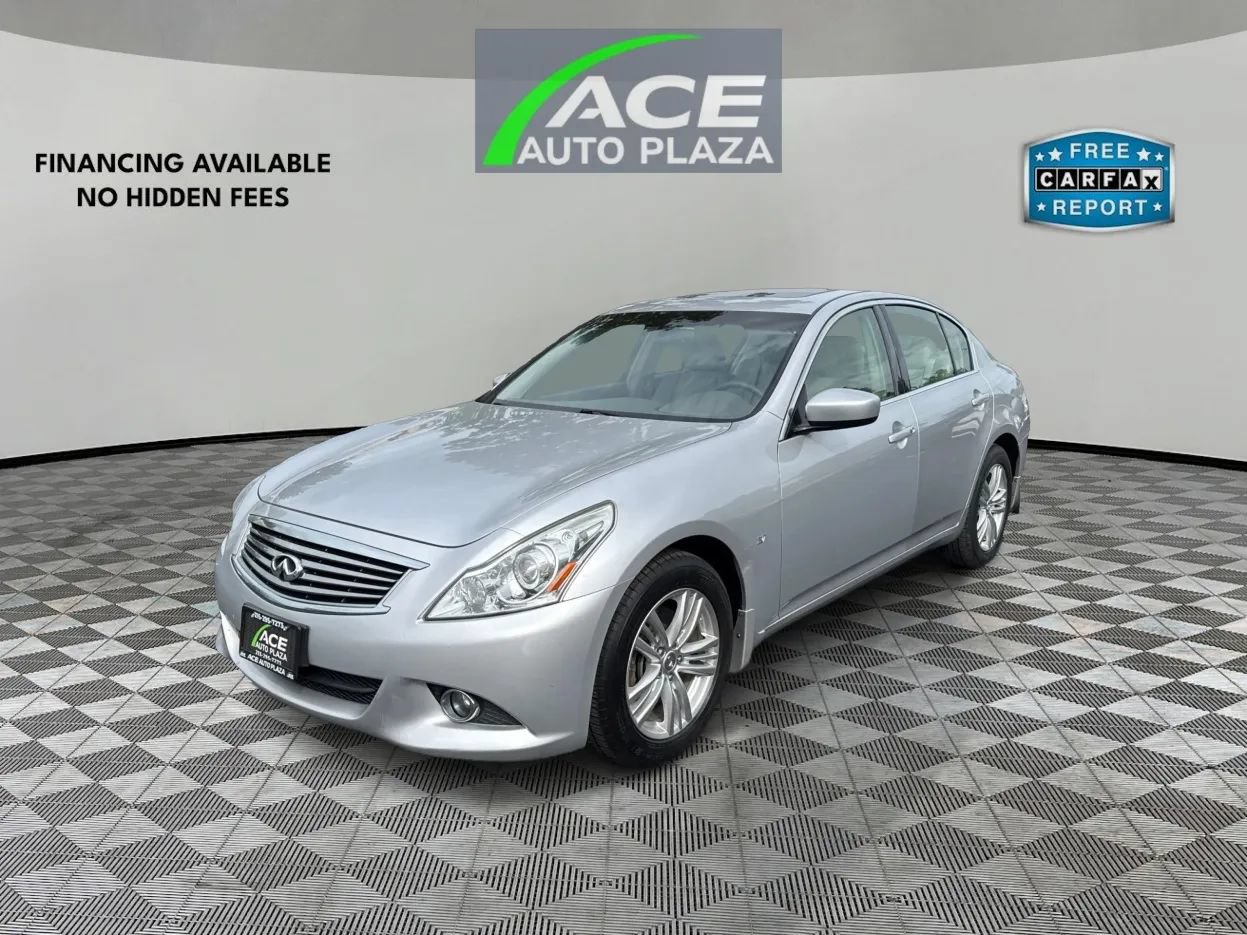 Used 2015 INFINITI Q40 AWD w/ Moonroof Package image 2
