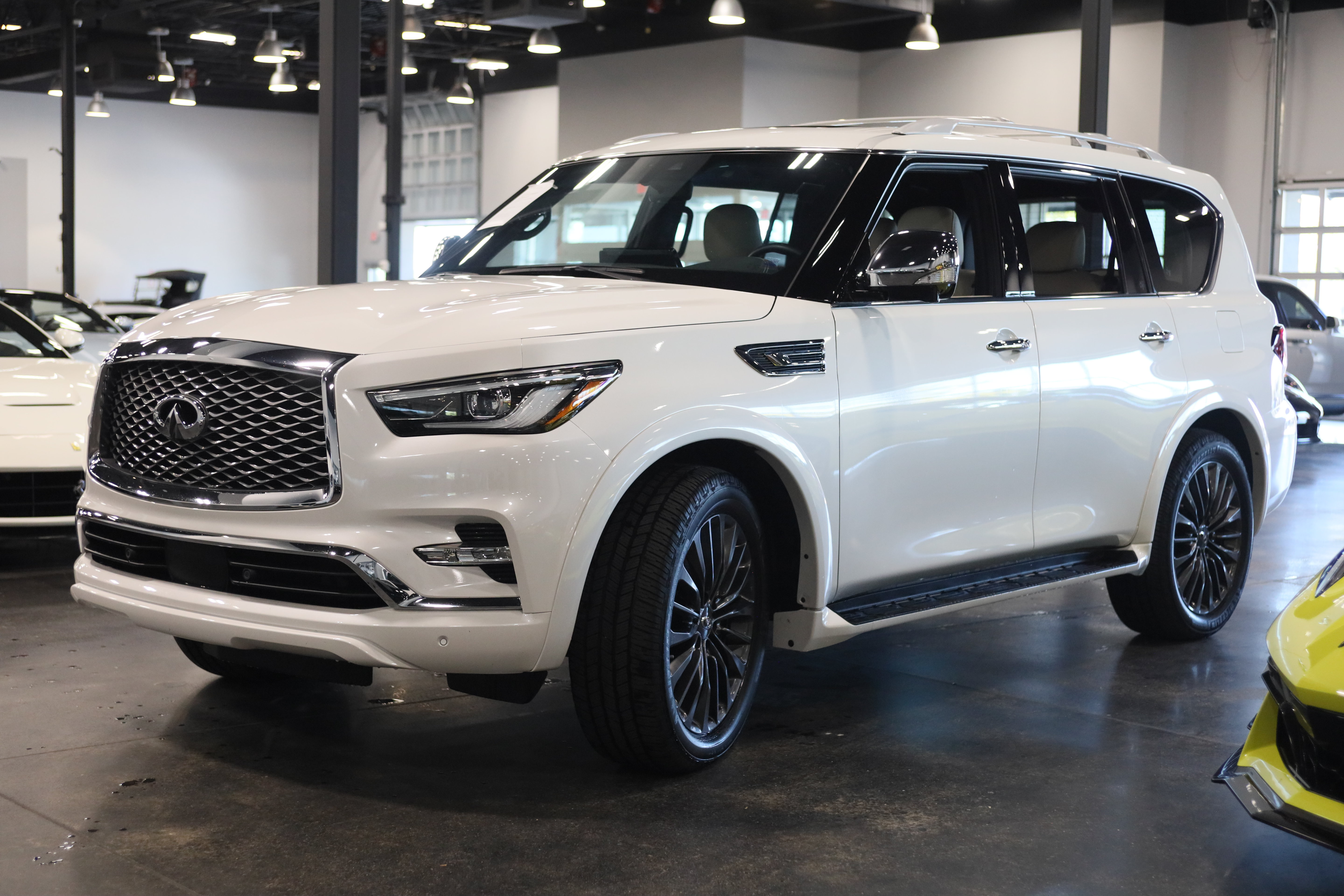 Used 2024 INFINITI QX80 Sensory w/ Cargo Package AWD/4WD image 3