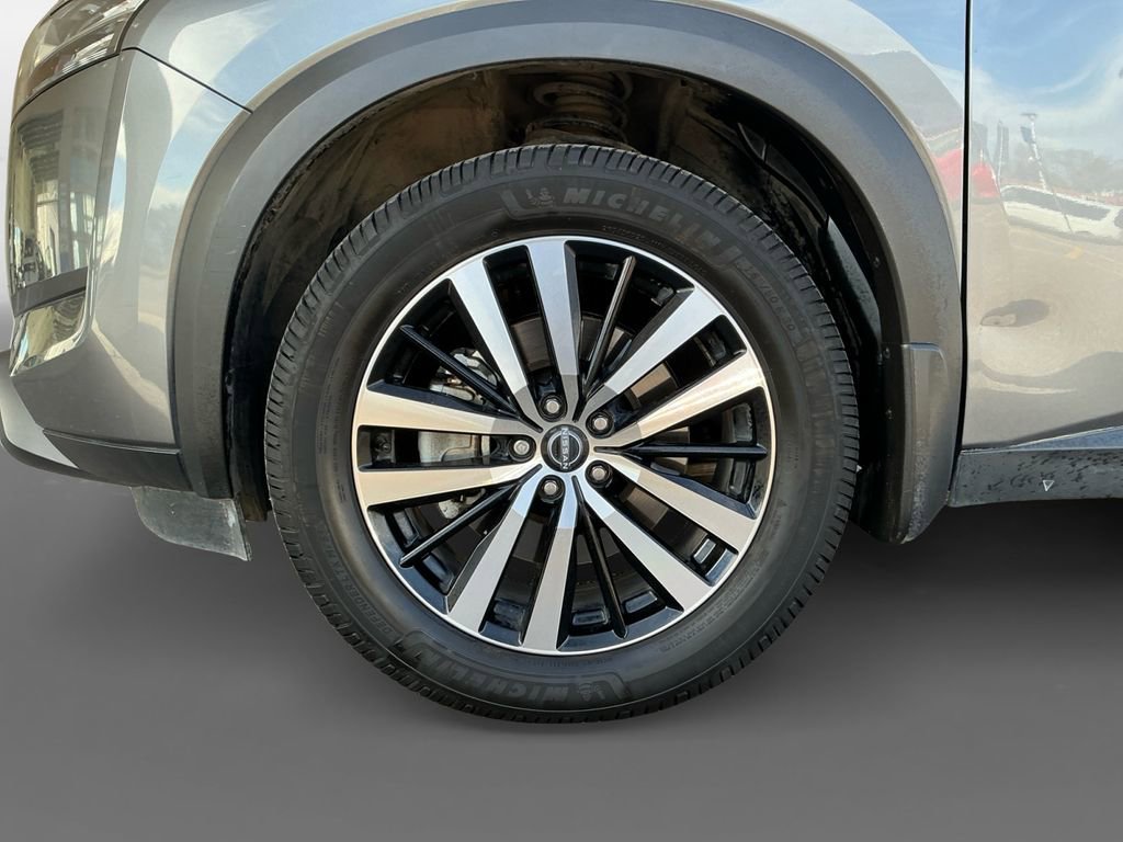 Used 2023 Nissan Pathfinder Platinum image 14