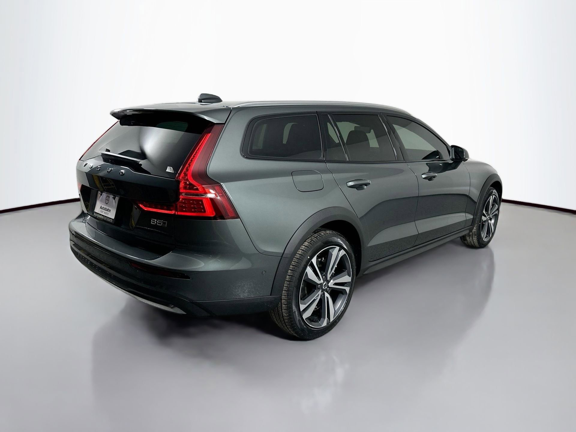 New 2026 Volvo V60 B5 Cross Country Plus w/ Climate Package image 5