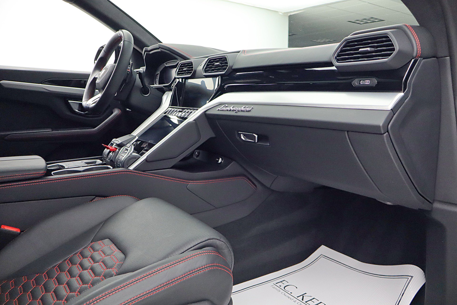 Used 2020 Lamborghini Urus image 29