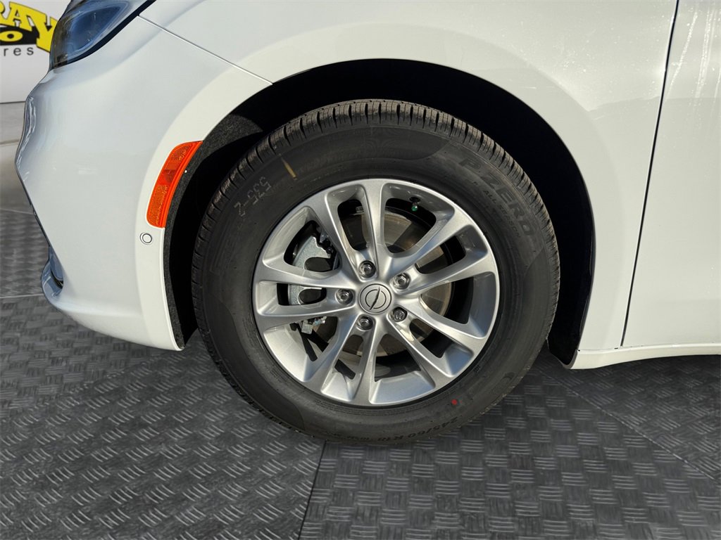 New 2026 Chrysler Pacifica Select image 14