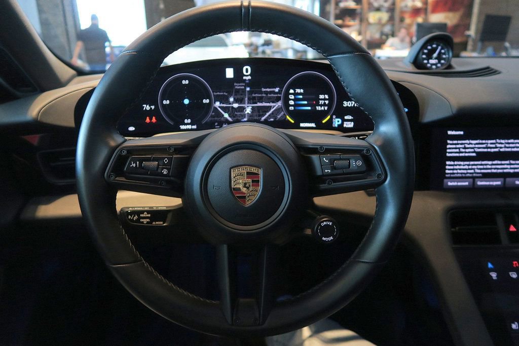 Used 2022 Porsche Taycan image 16