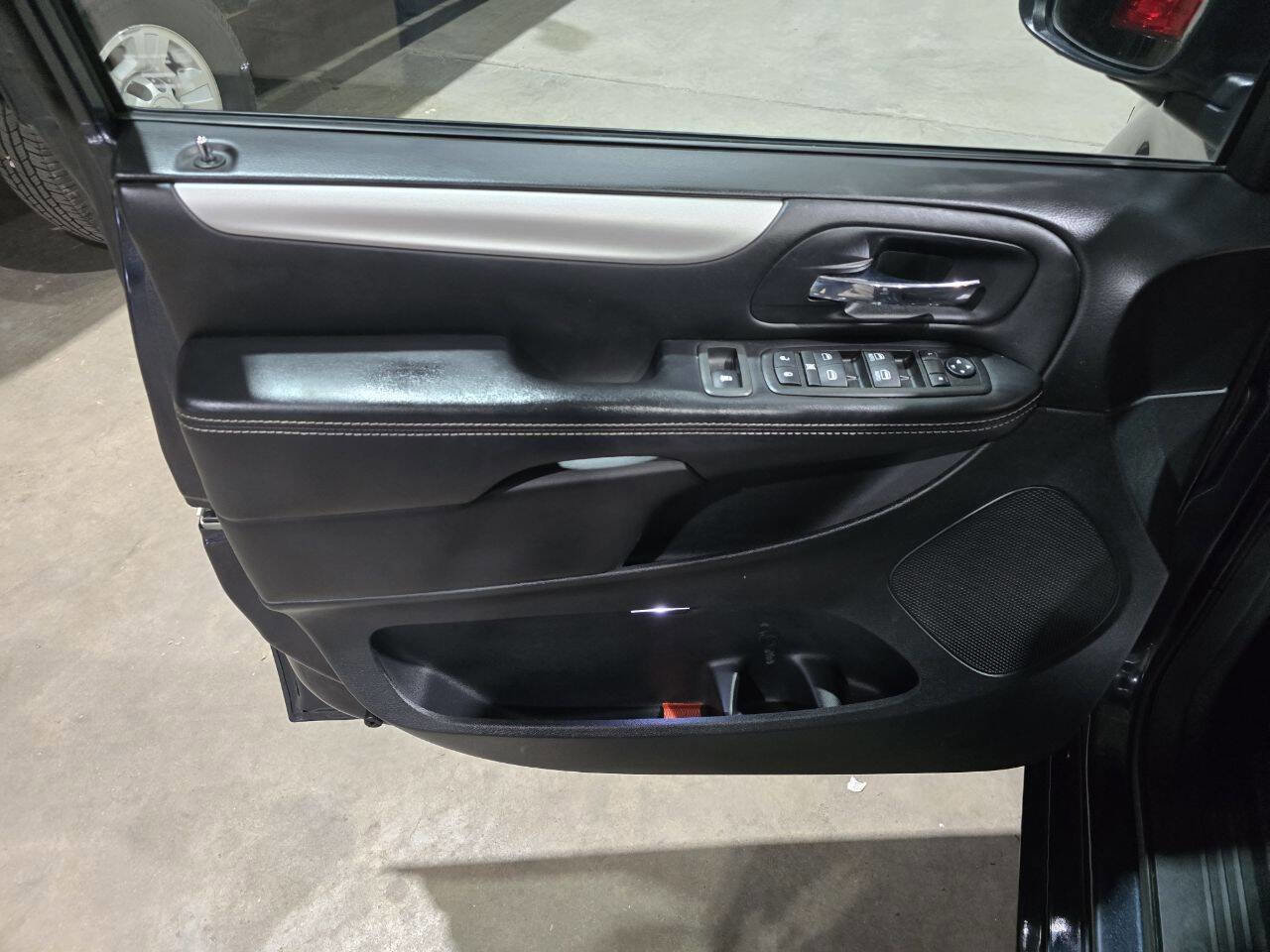 Used 2014 Dodge Grand Caravan SE w/ Quick Order Package 29E SE FWD image 23