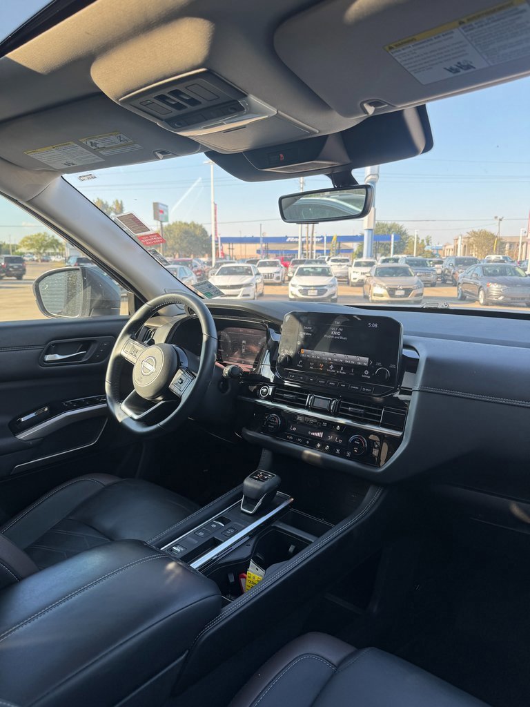 Used 2023 Nissan Pathfinder Platinum w/ Black Appearance Package image 10