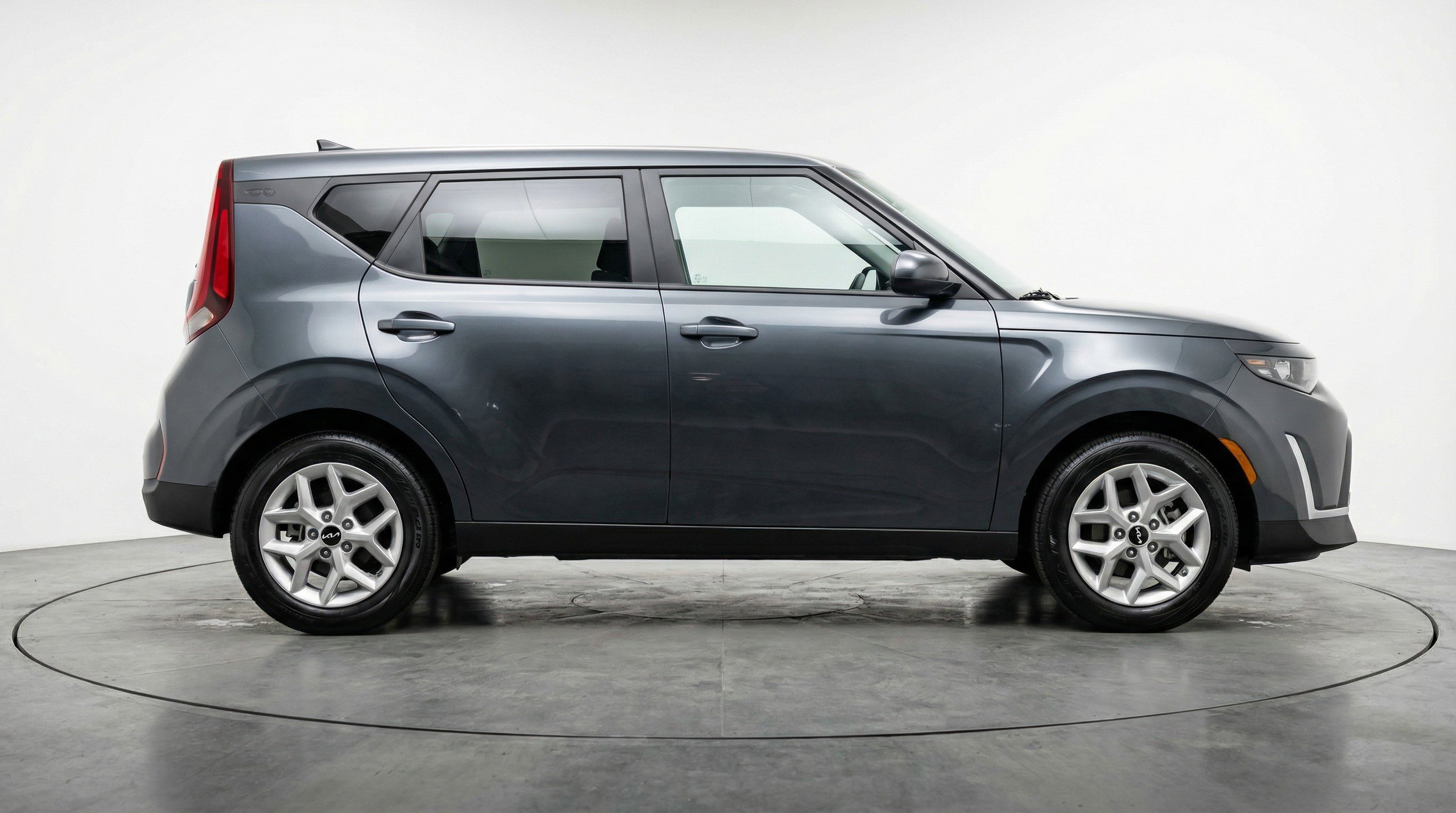 Used 2025 Kia Soul LX w/ LX Technology Package FWD image 11